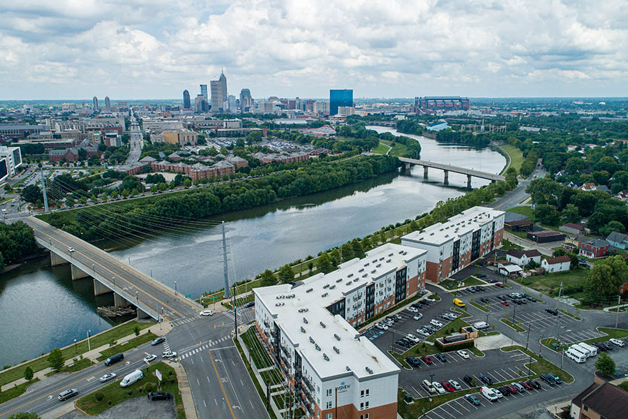 Apartments like Riverview Apartments in urban areas can shorten your commute. Bird-eye view of Riverview apartments right next to a beautiful river.